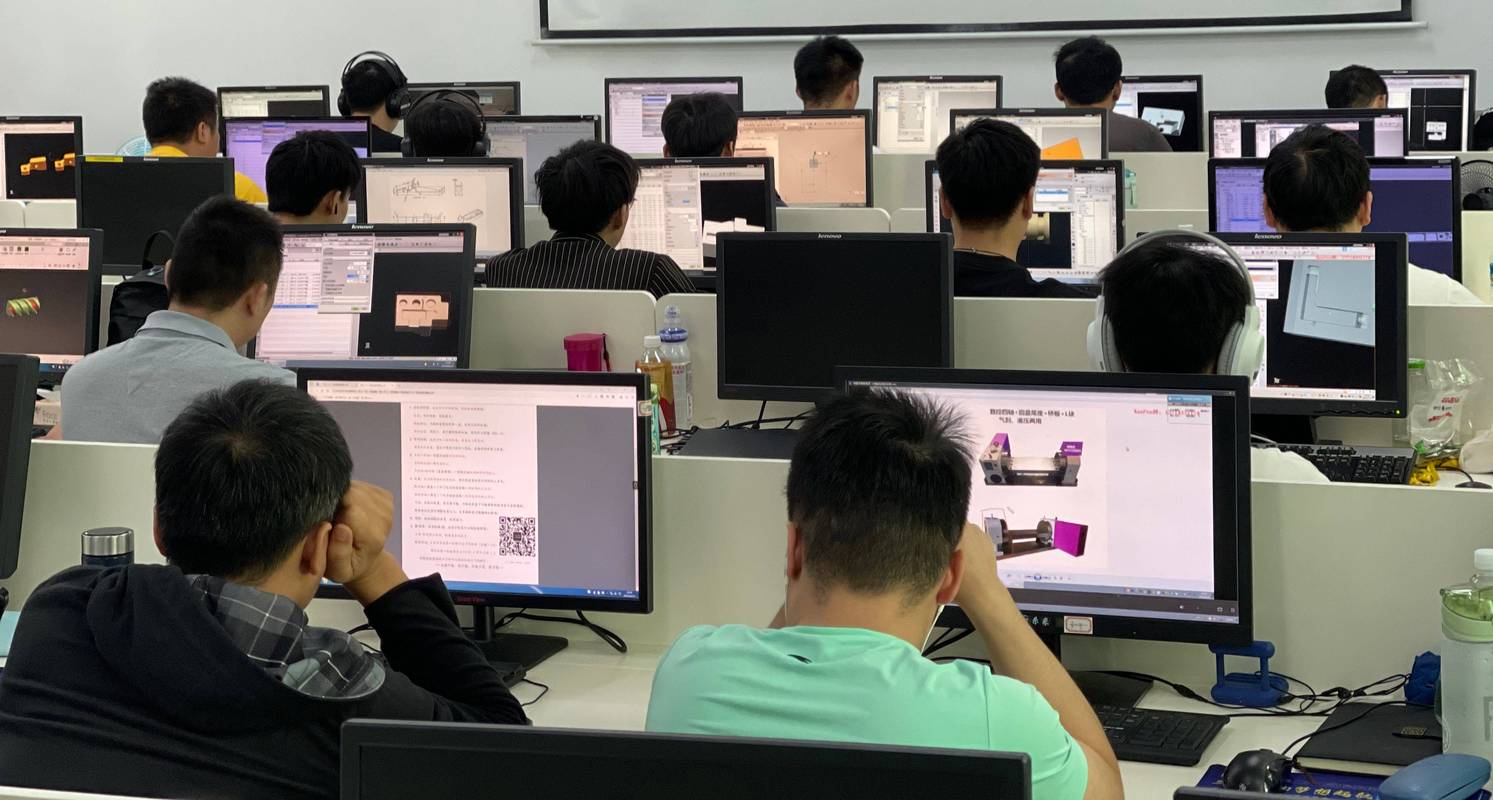 深圳市政群培训中心 政群职业训练指导服务与计算机培训的深度融合